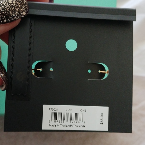 Coach F73021 HUGGIE EARRINGS Enamel GOLD/CHALK - Picture 6 of 8